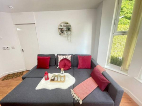 Beautiful and Spacious Apartment: 3 Beds & 2 Bath Rooms - Newly Renovated ,Open-Plan Kitchen/Living Room